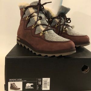 NEW❄️ SOREL Sneakchic Alpine boots